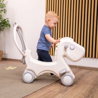 ✨ Novinka, která rozzáří každý dětský pokojíček! ✨ Tahle roztomilá houpací / odrážecí hračka ve tvaru koníka je ideální...